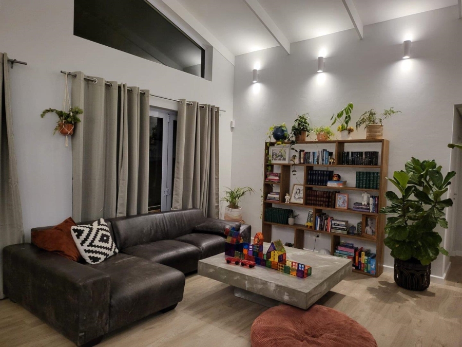To Let 3 Bedroom Property for Rent in Loevenstein Western Cape